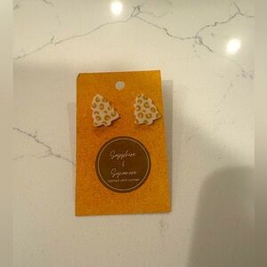 Leopard Print Christmas Tree Earrings 💛